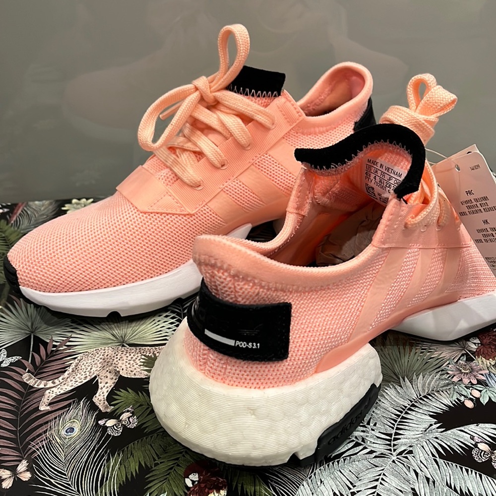 New Adidas pink girls size 4.5 gym shoe